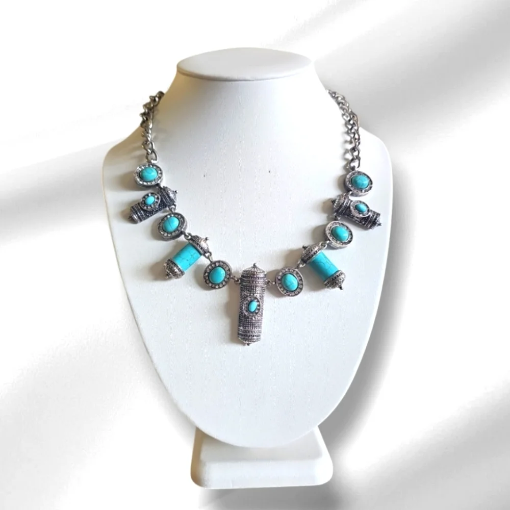 Rare Find Handcrafted / Engraved Howlite & Rhinestone Silver Tone Necklace. - Picture 1 of 6